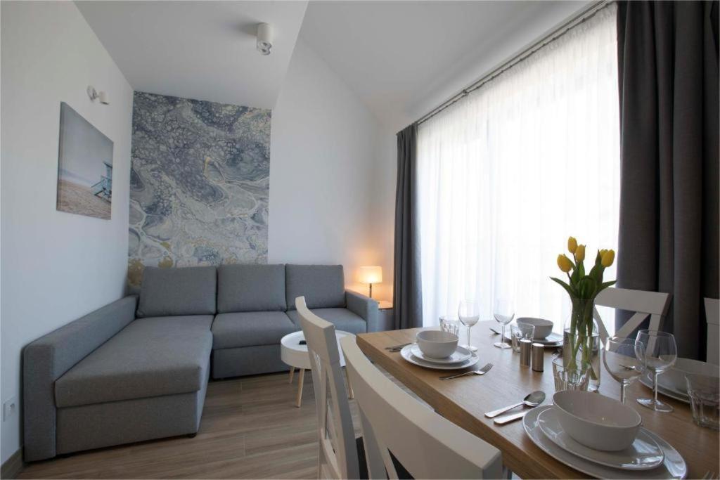 Willa Przy Porcie - Apartamenty Z Aneksami Kuchennymi Ustka Exterior foto